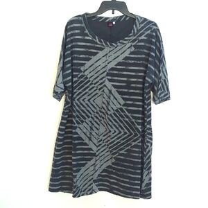 Black and Gray Geometric Pattern Tunic. XL